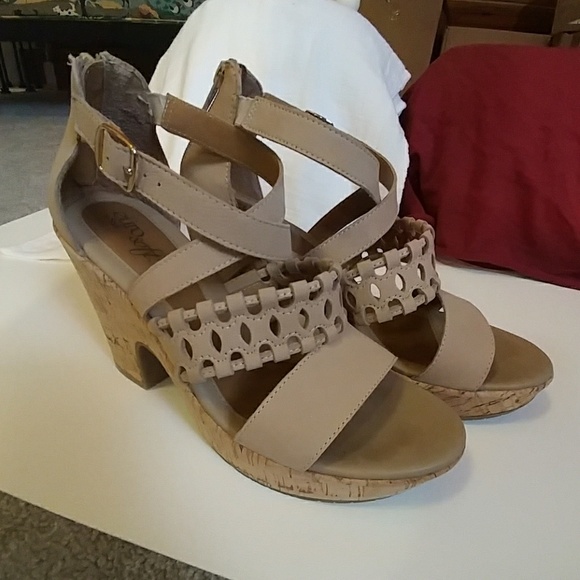 Sofft Shoes - Euro Soft platform wedges